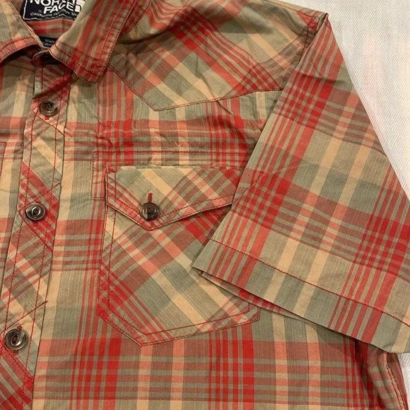 B0321 The North Face Mens plaid Shirt SZ medium
Preppy quiet luxury - Picture 4 of 9